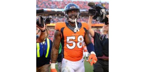 Von Miller est le deuxième joueur infecté,
